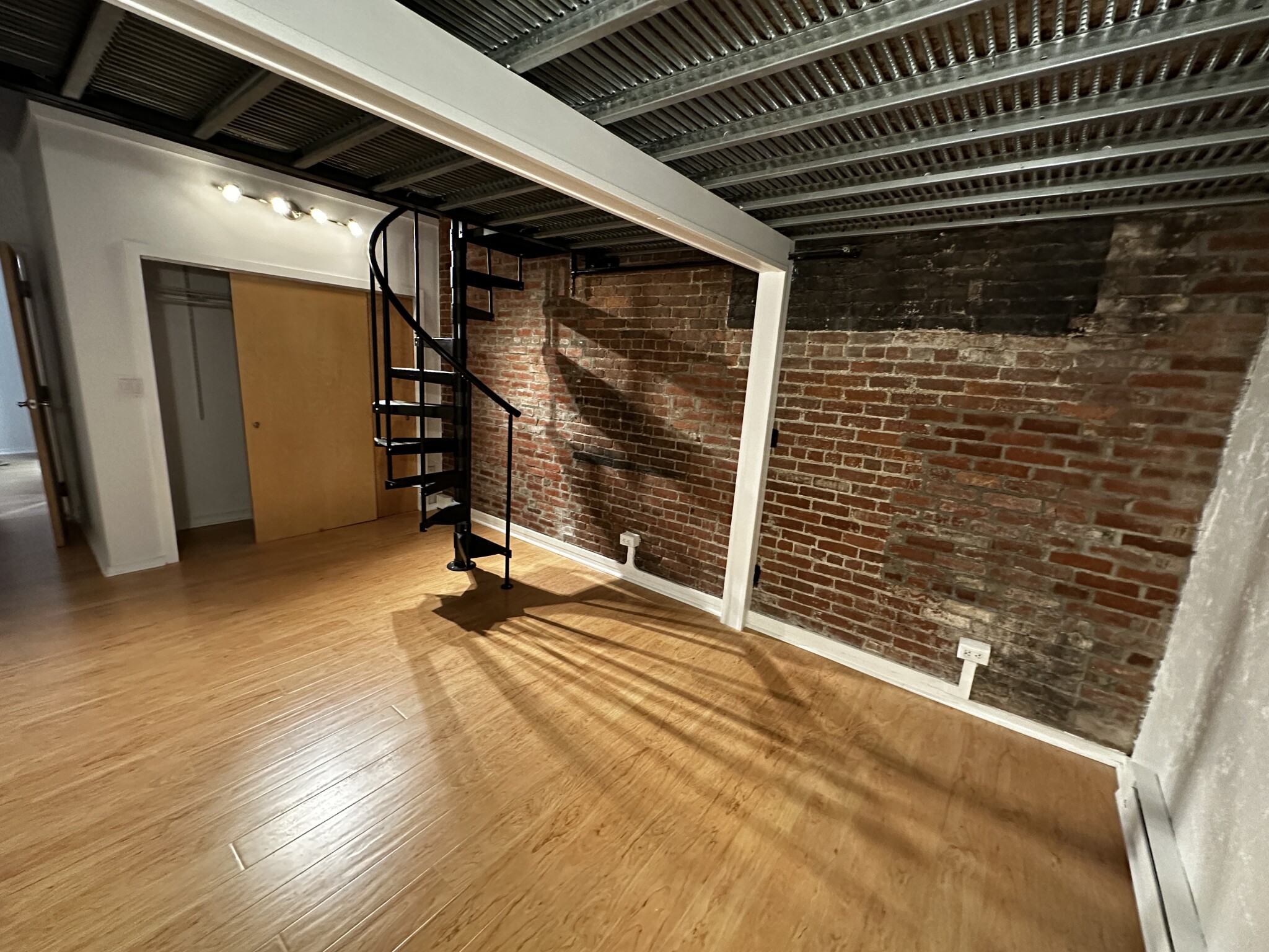 254 Friend St, West End