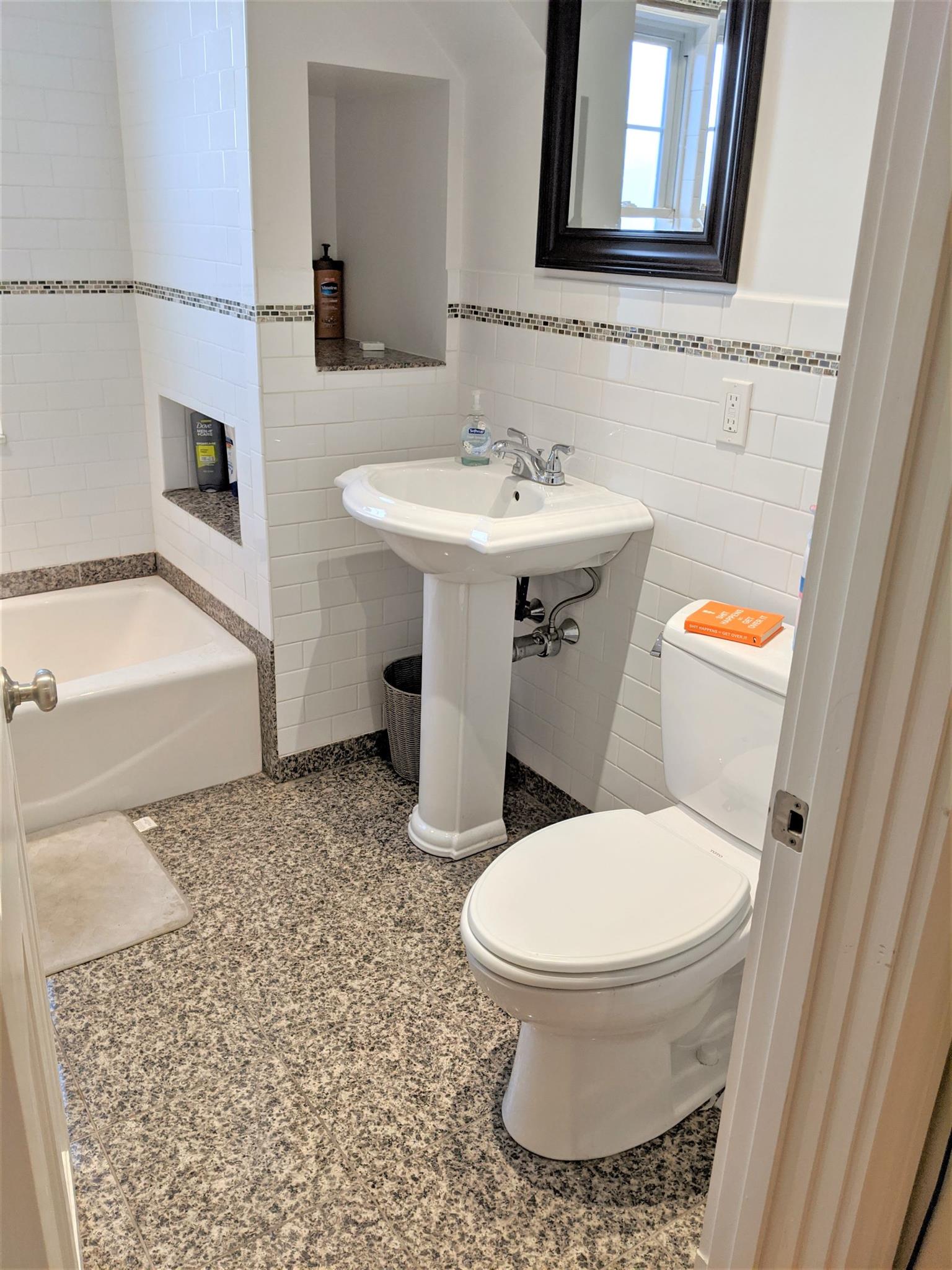 472 Main St, Medford