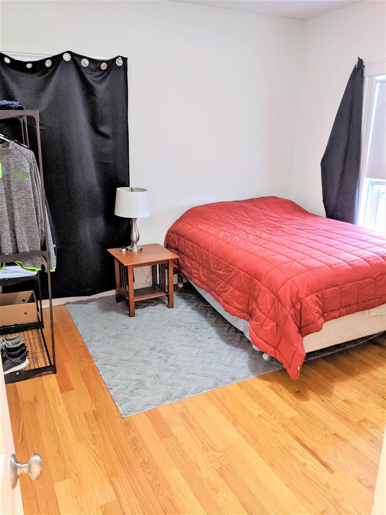 472 Main St, Medford