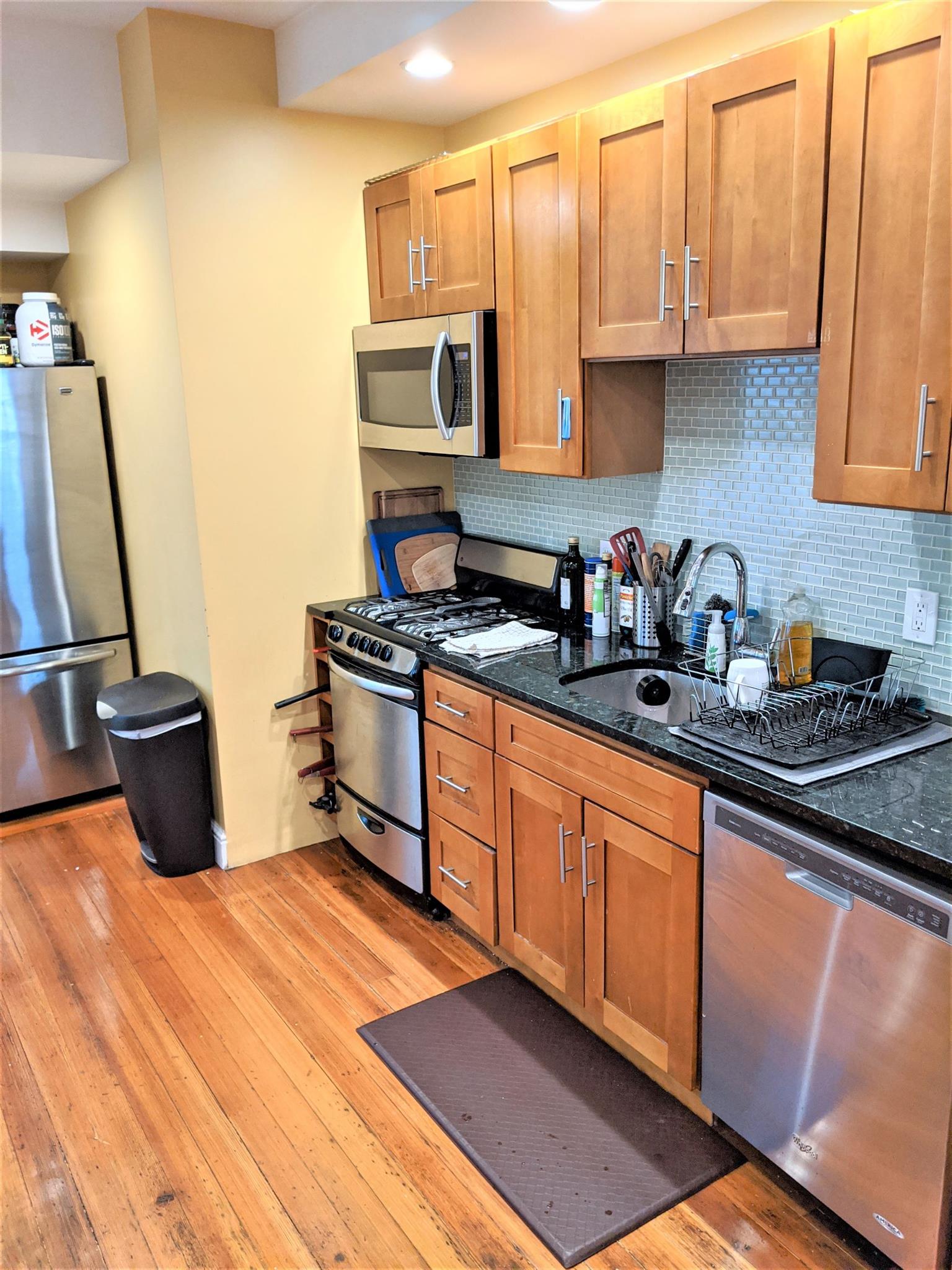 472 Main St, Medford