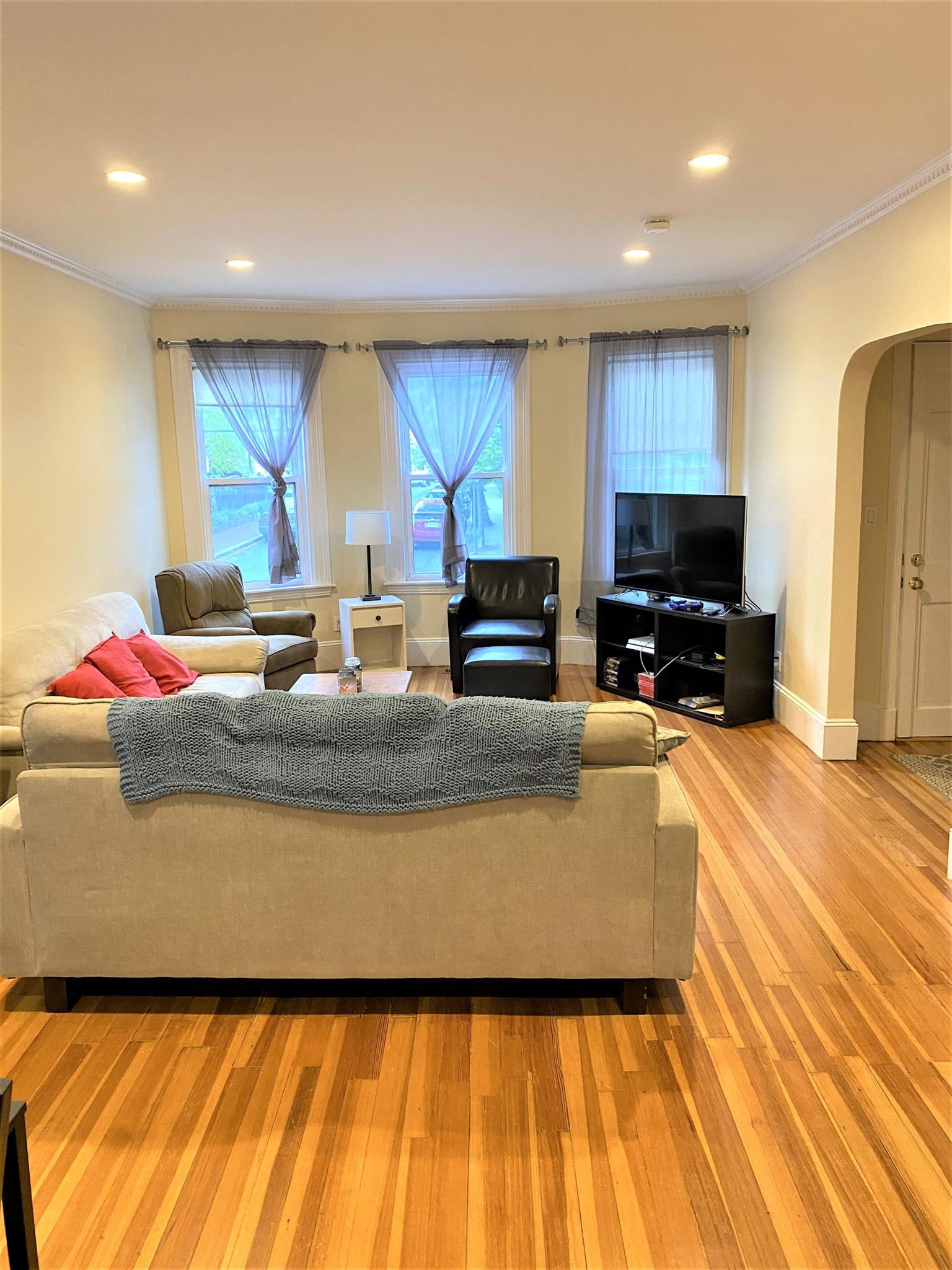 52 Maple Ave, Mid Cambridge