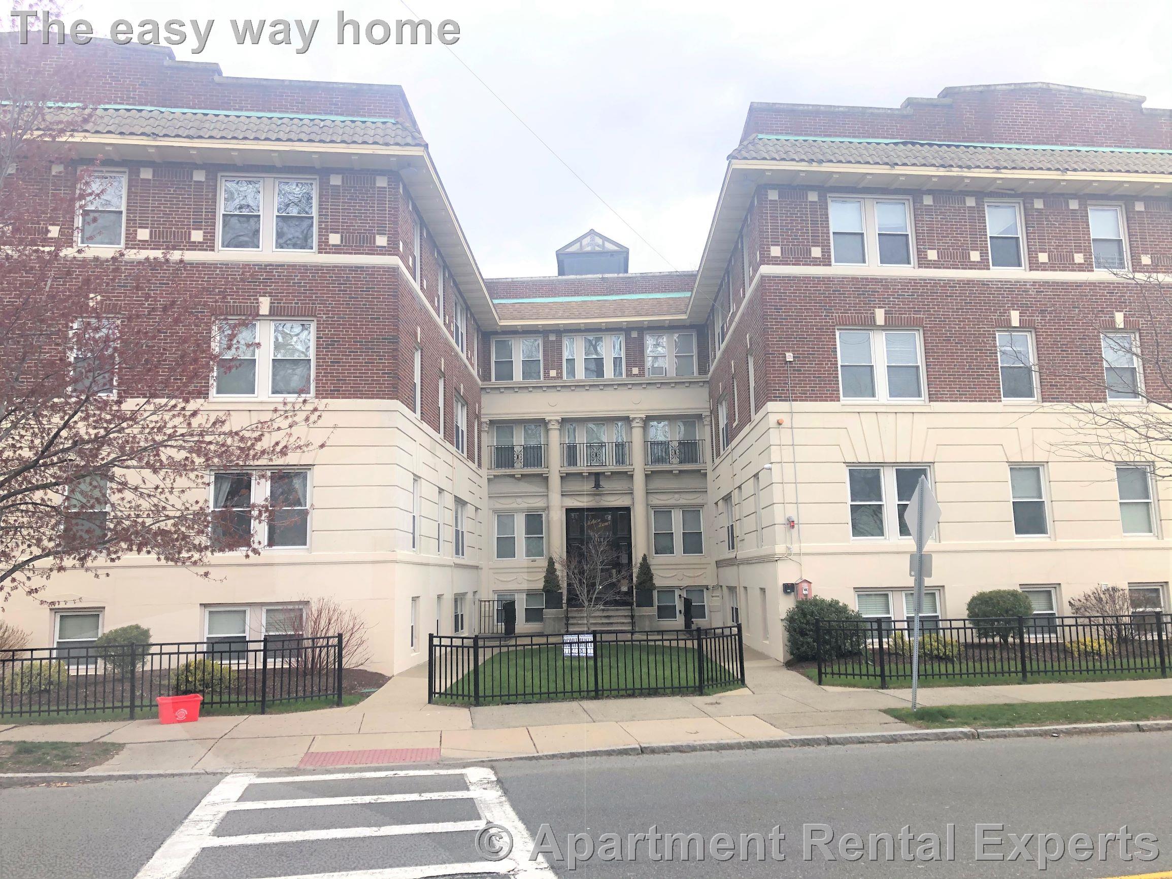 119 West Wyoming, Oak Grove - Pine Banks