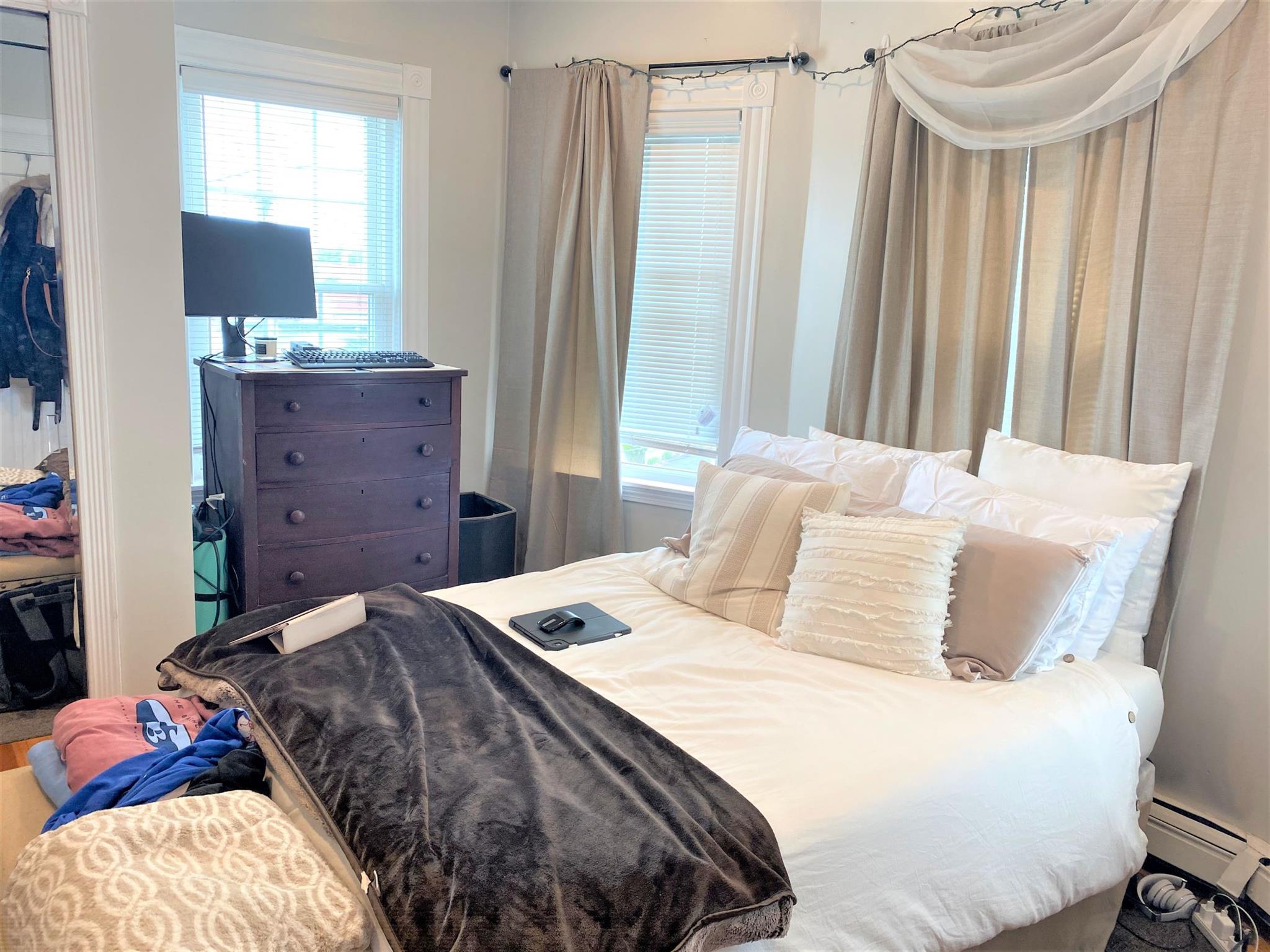 521 Main St, Medford