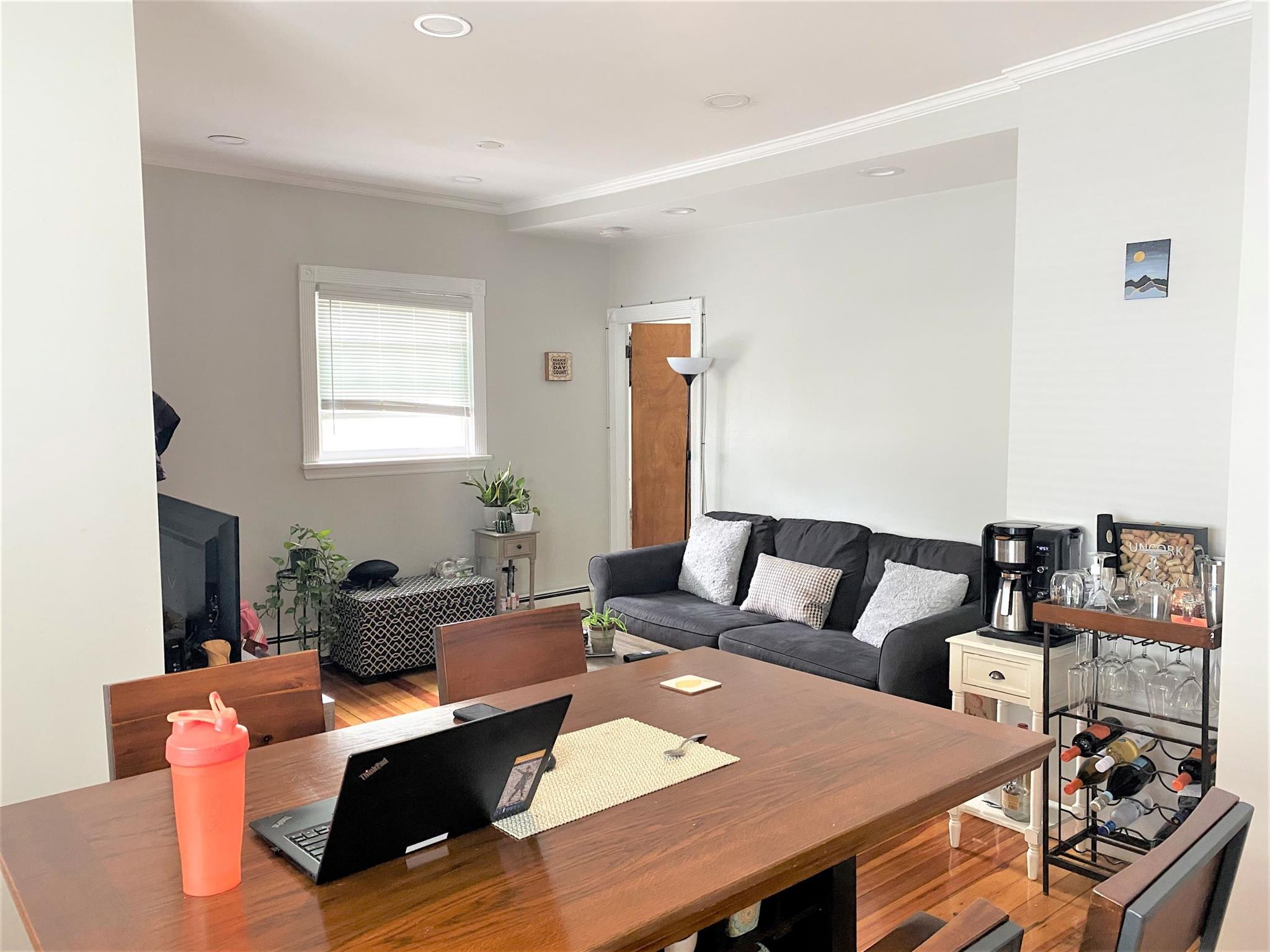 521 Main St, Medford