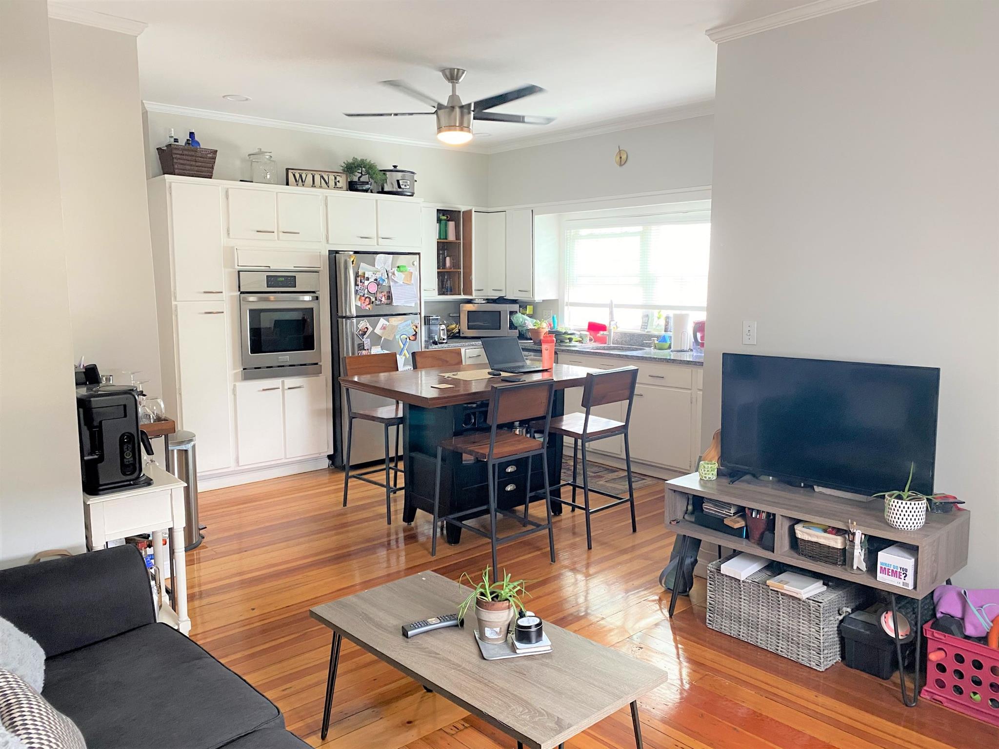 521 Main St, Medford