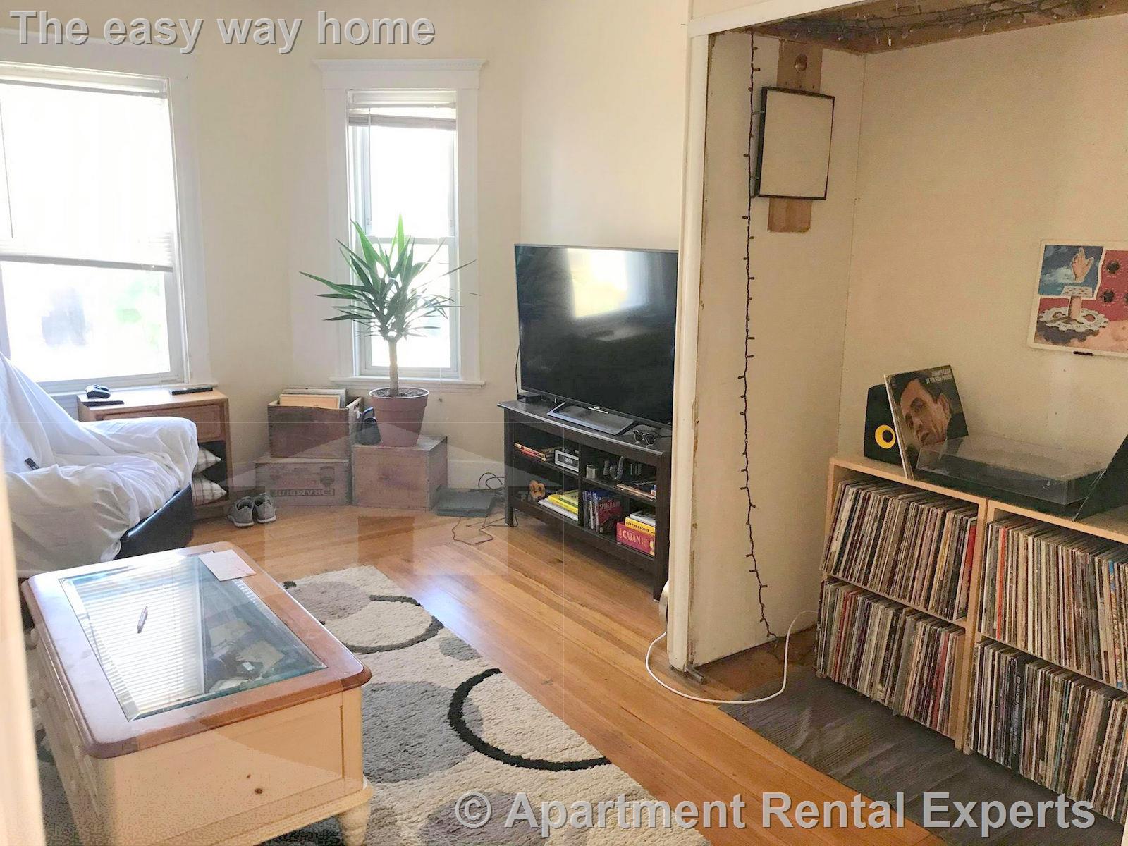 8 Russell Rd, Teele Square