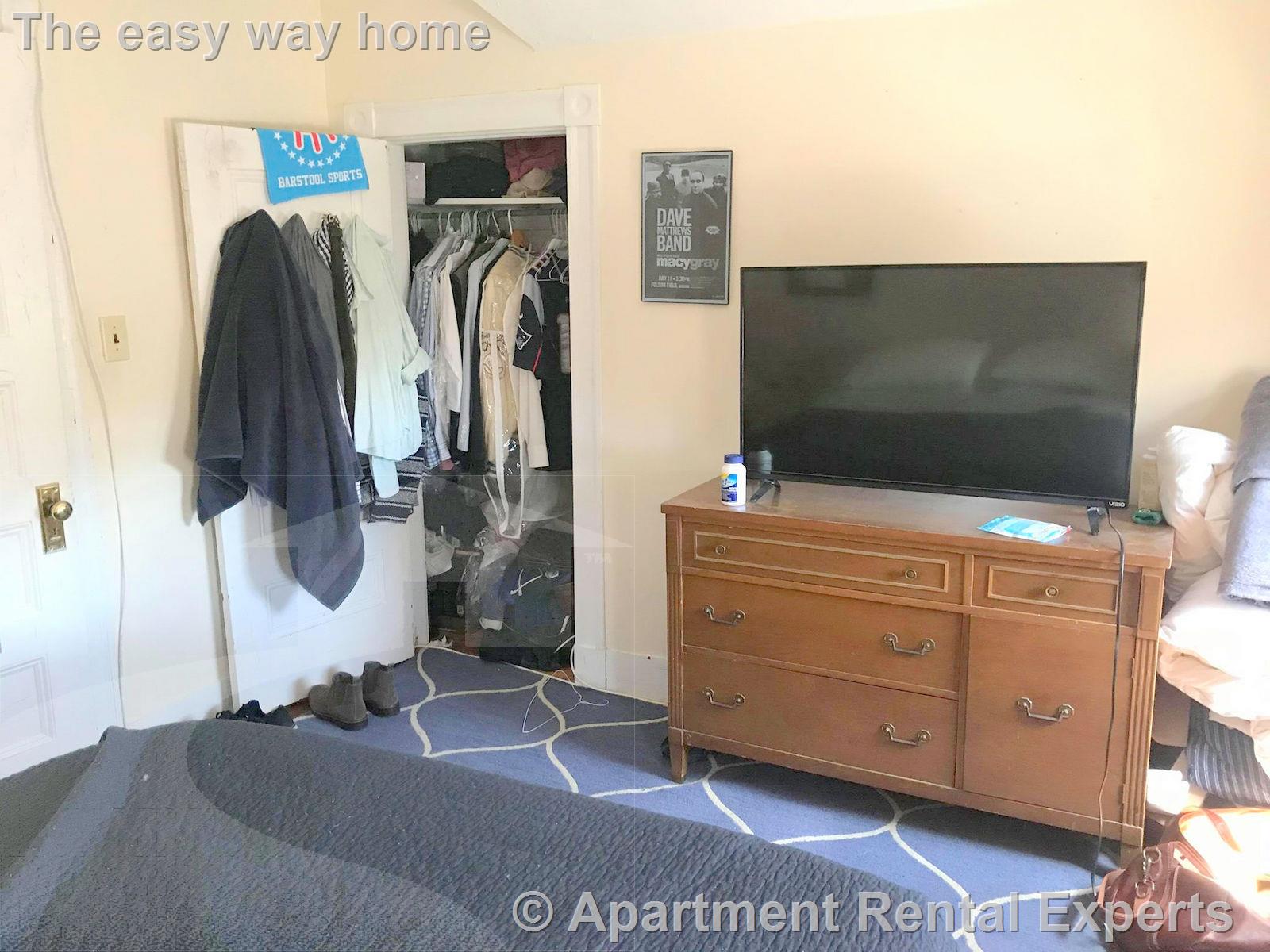 8 Russell Rd, Teele Square