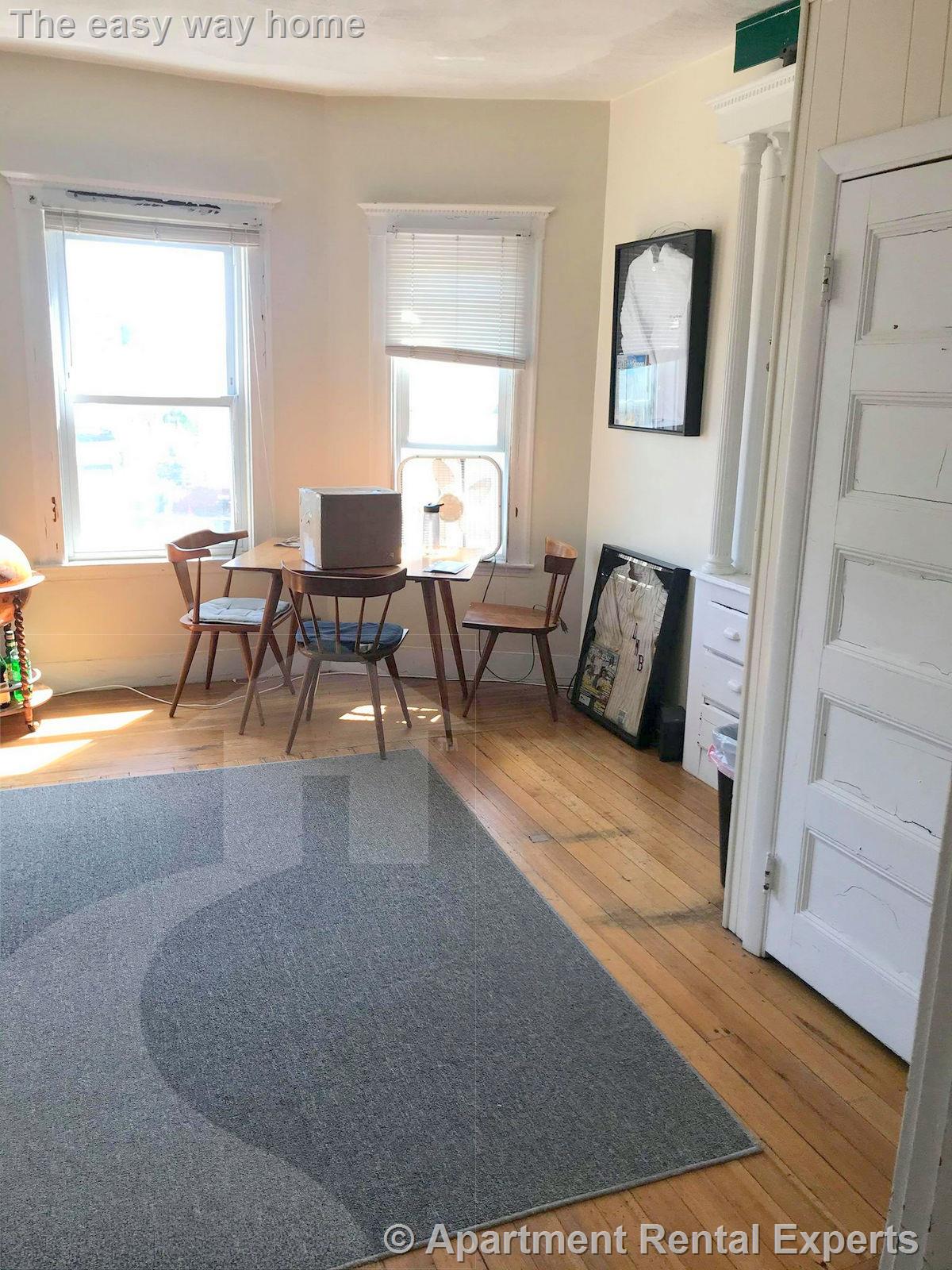 8 Russell Rd, Teele Square