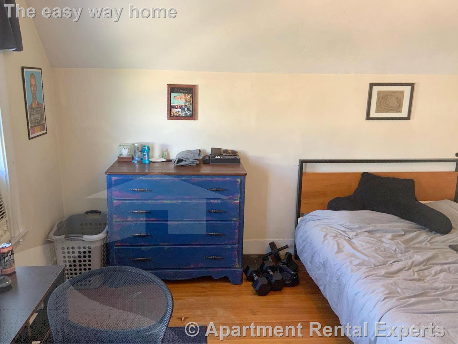 8 Russell Rd, Teele Square