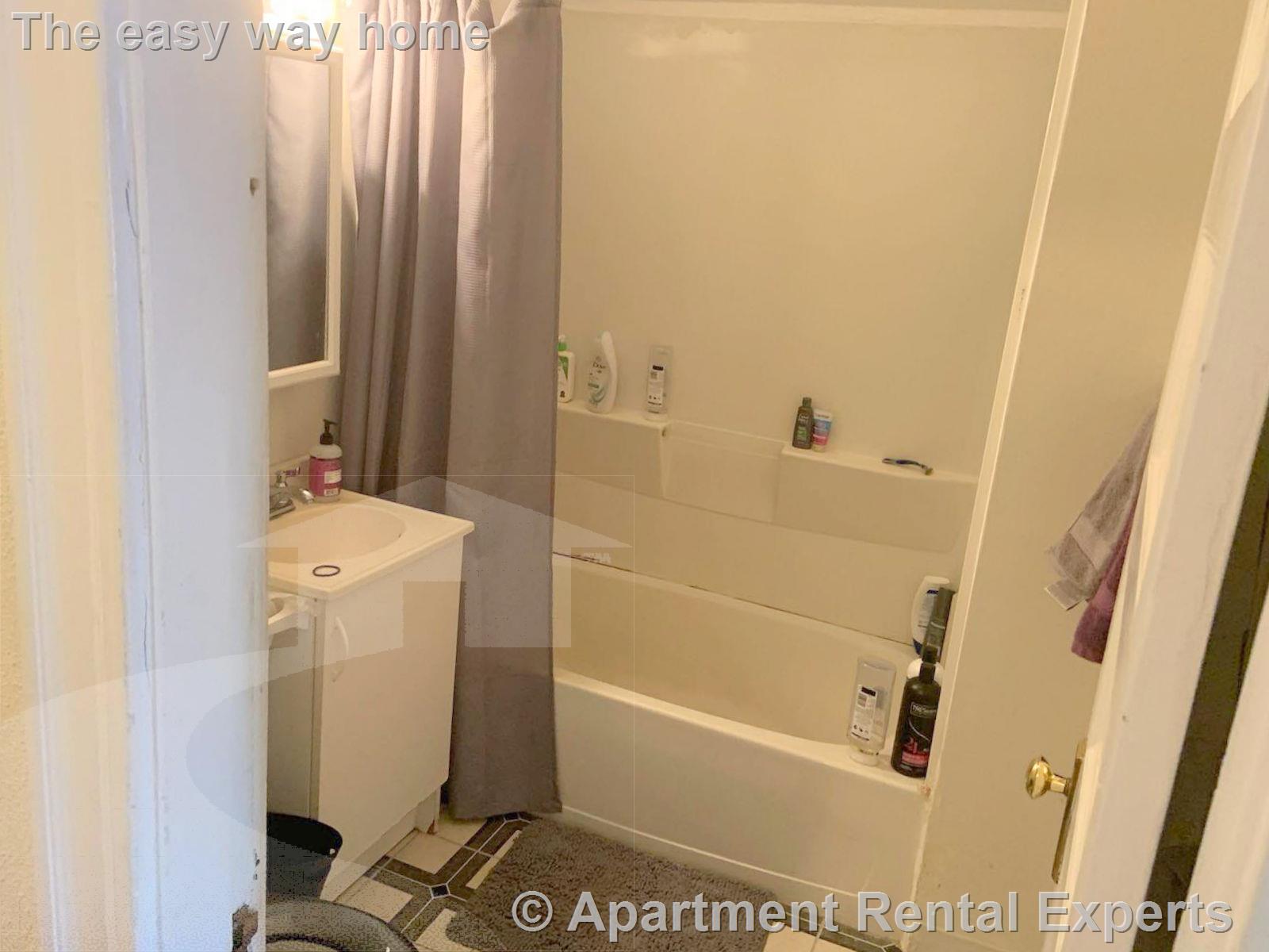 8 Russell Rd, Teele Square