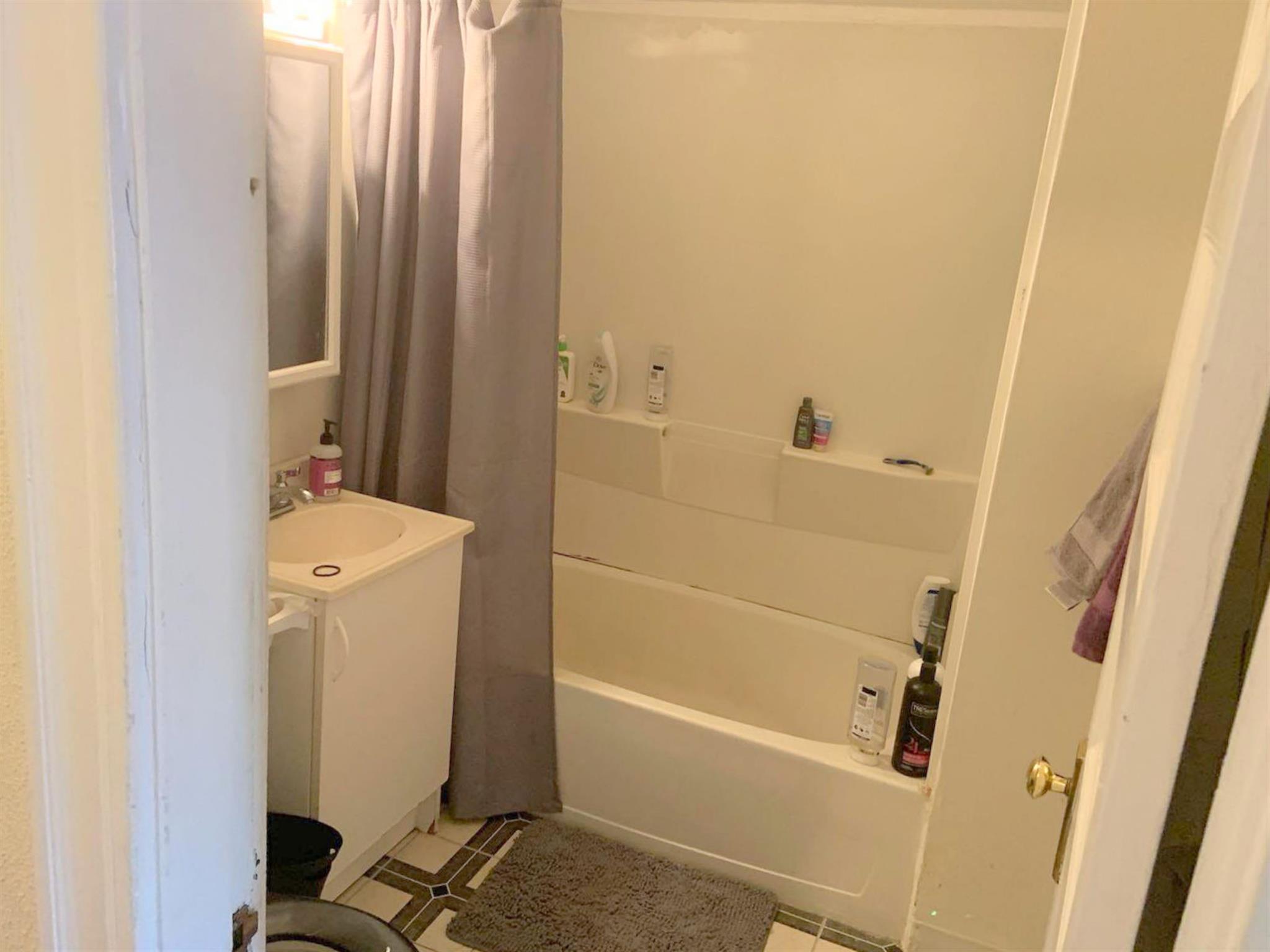 8 Russell Rd, Teele Square