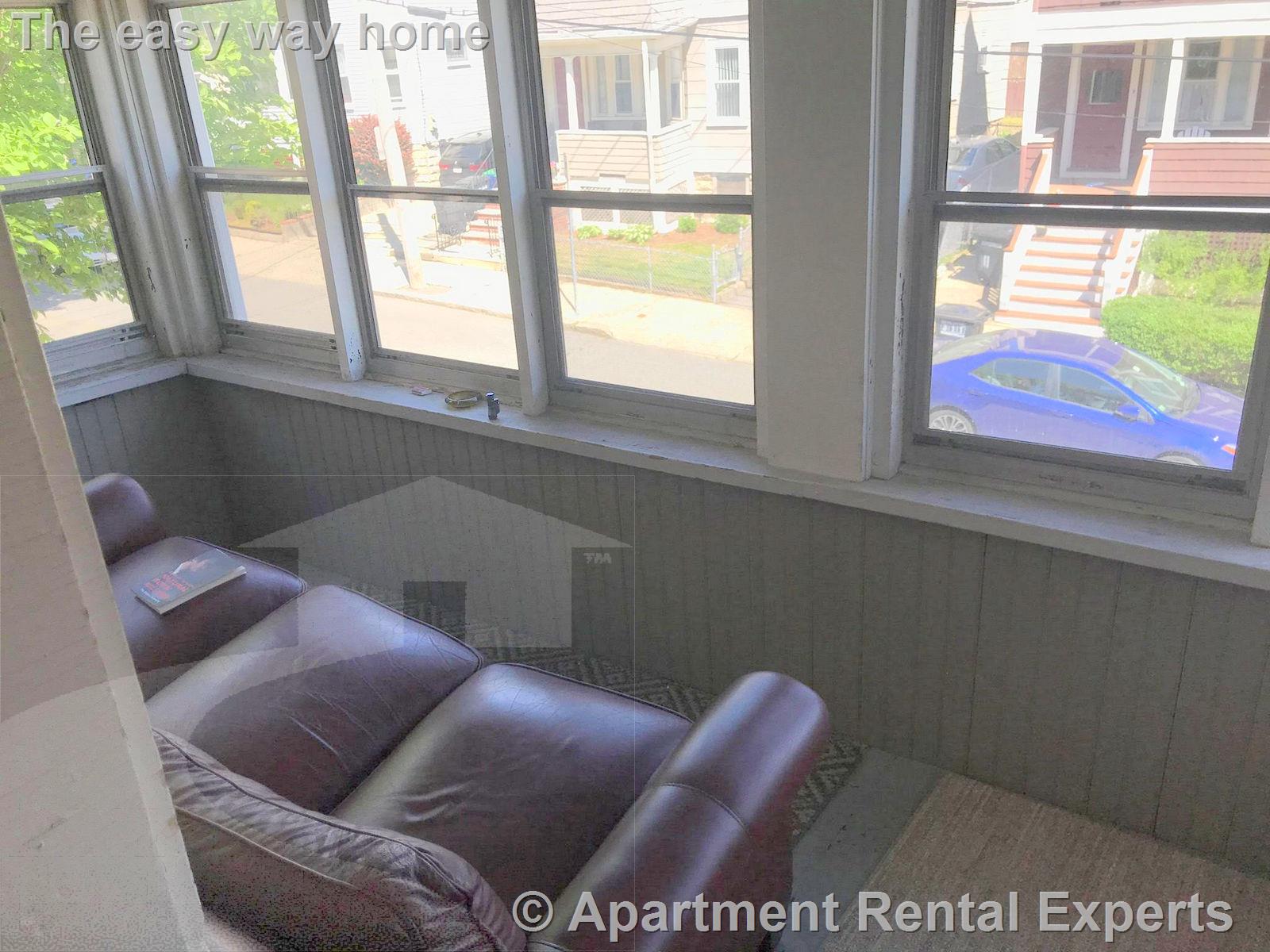 8 Russell Rd, Teele Square