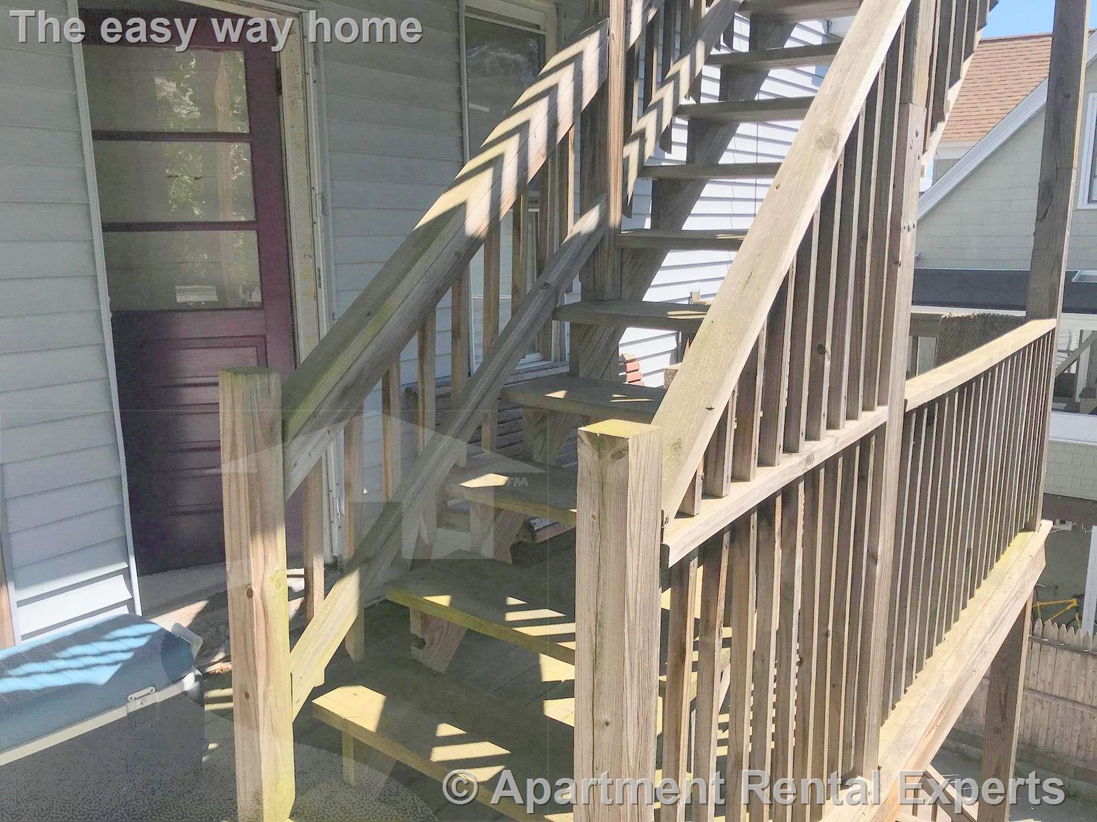 8 Russell Rd, Teele Square