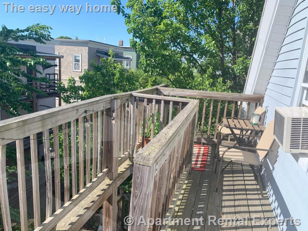 8 Russell Rd, Teele Square