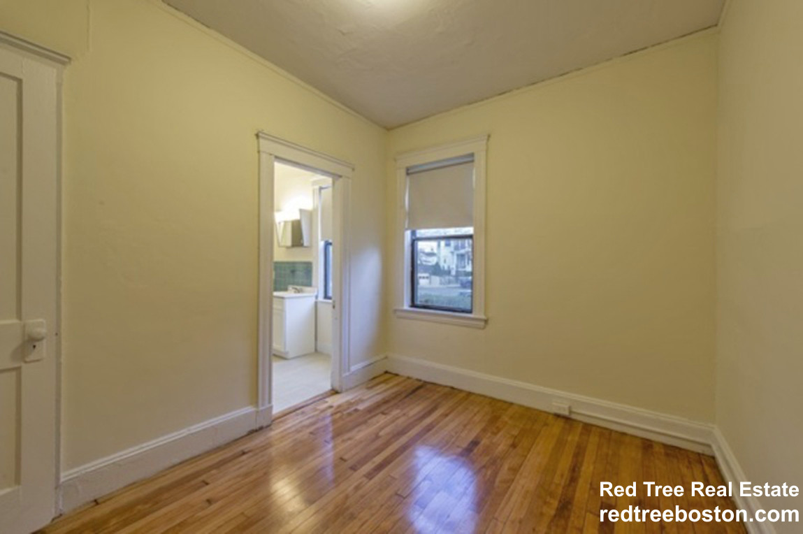 26 Hamilton Rd, Brookline Village