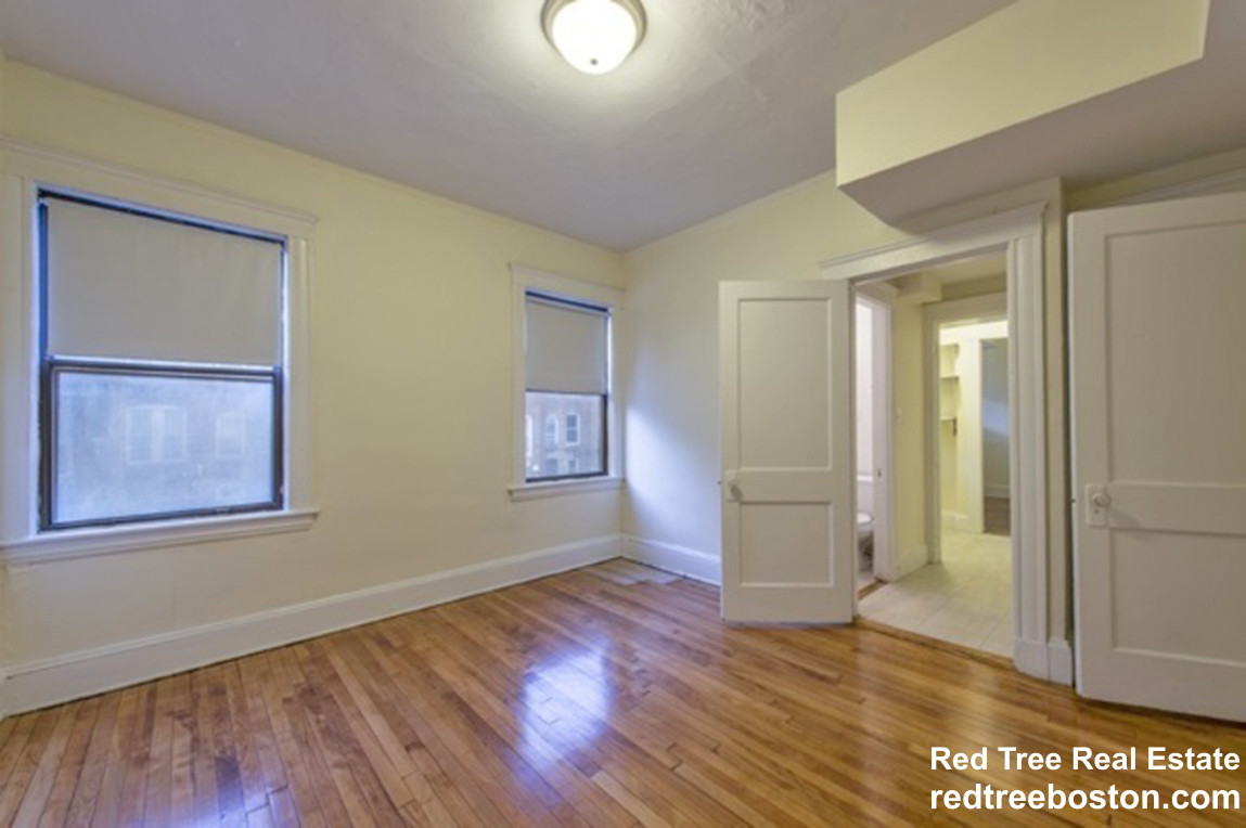 26 Hamilton Rd, Brookline Village