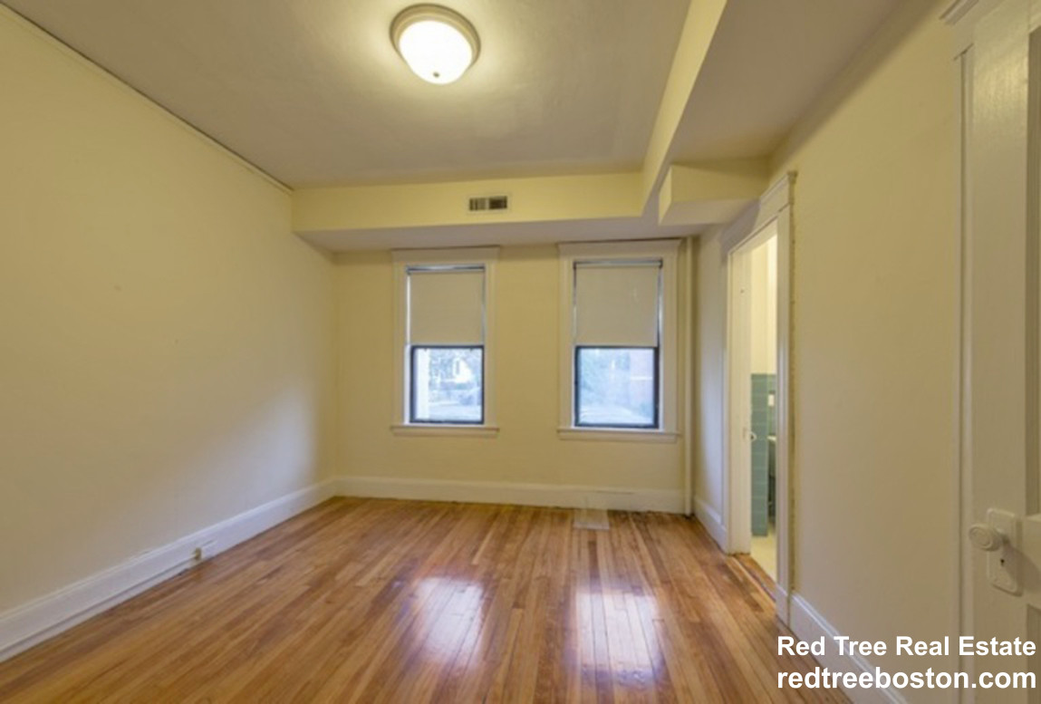 26 Hamilton Rd, Brookline Village