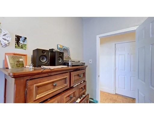 17 Chilcott Pl, Jamaica Plain