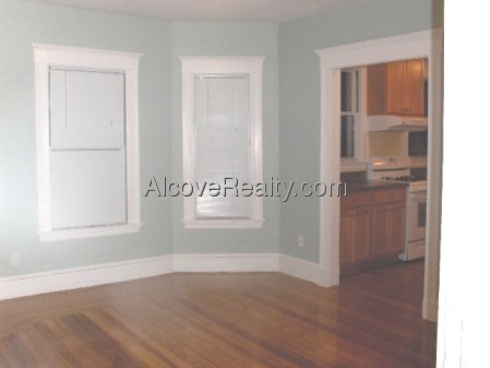 34 Leonard St, West Somerville