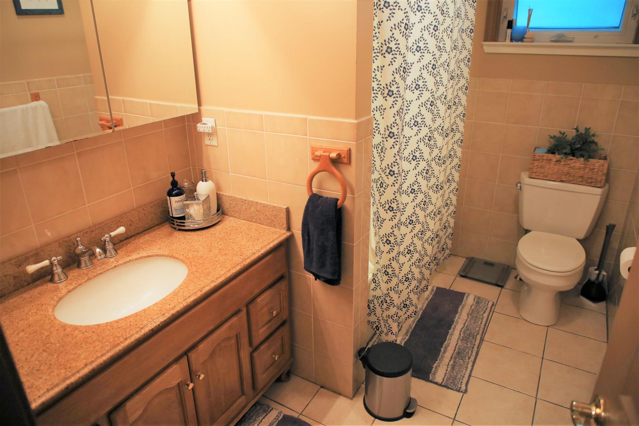 590 Main St, South Medford