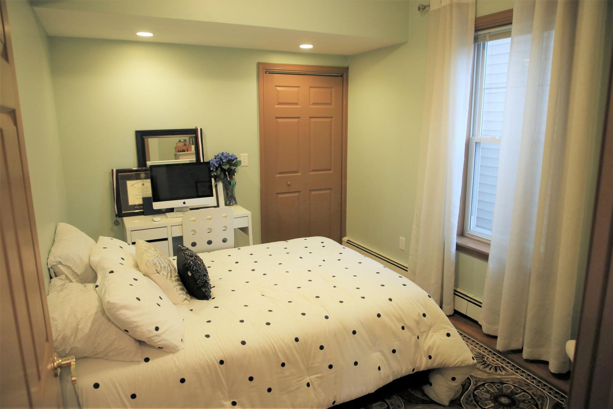 590 Main St, South Medford