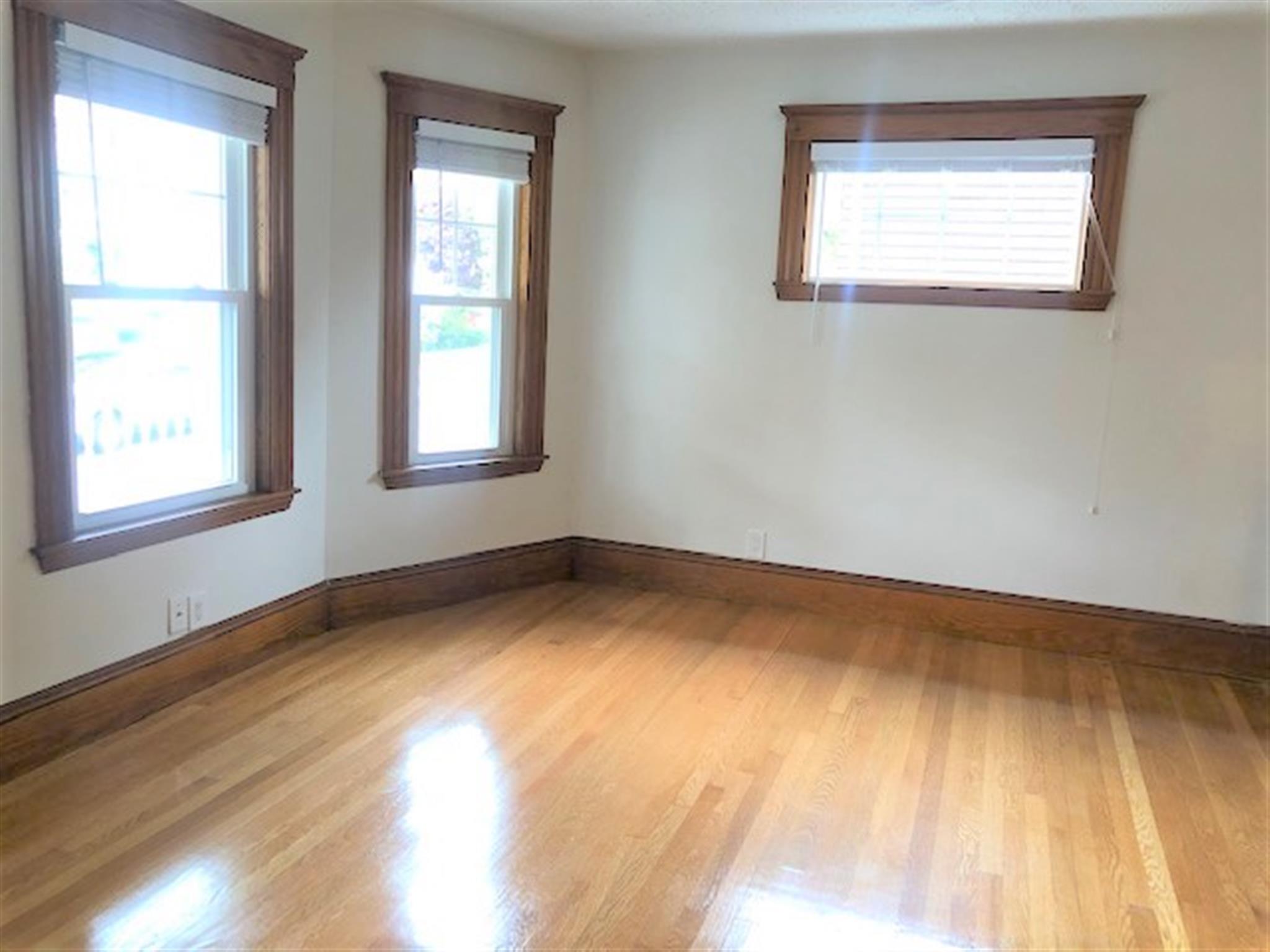 54 Hamilton St, Medford