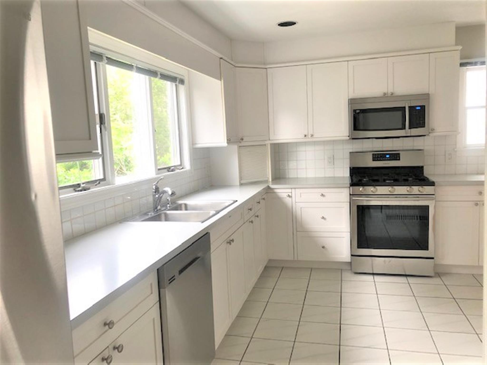 54 Hamilton St, Medford