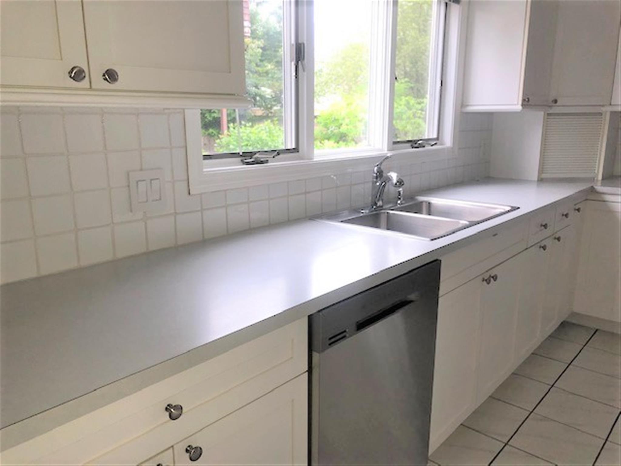 54 Hamilton St, Medford