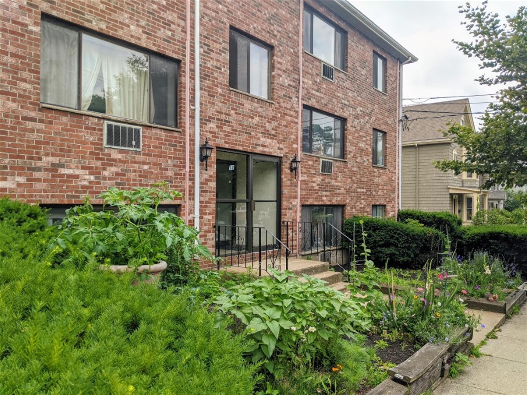 12 Cameron Ave, Davis Square