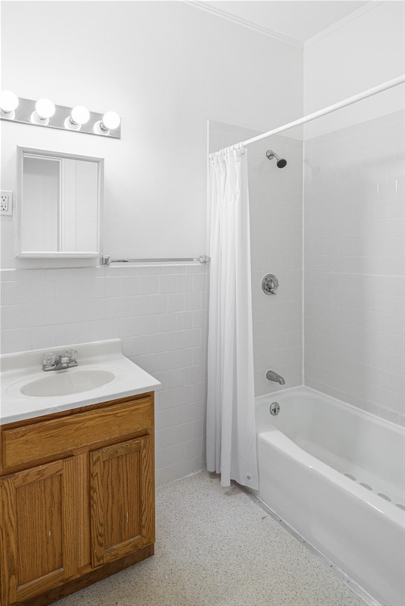 1039 Massachusetts Ave, Harvard Square