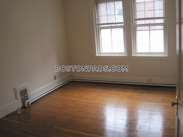 137 Bay State Rd, Fenway