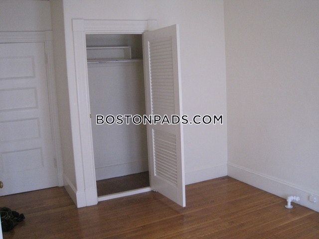 137 Bay State Rd, Fenway