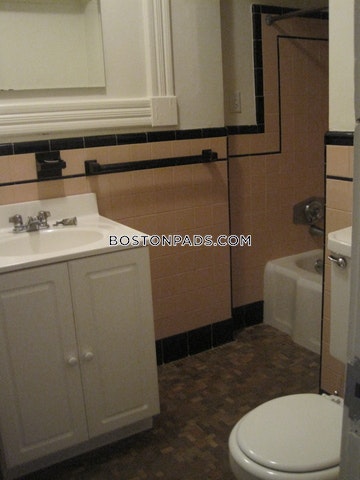 137 Bay State Rd, Fenway