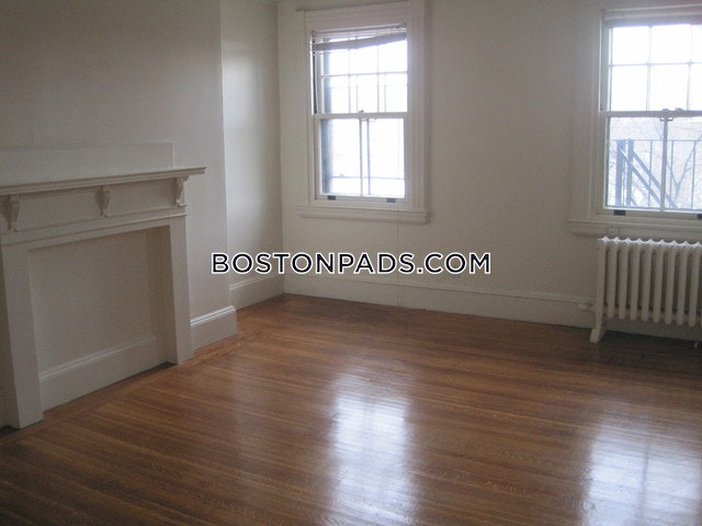 137 Bay State Rd, Fenway