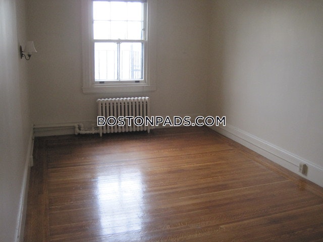 137 Bay State Rd, Fenway