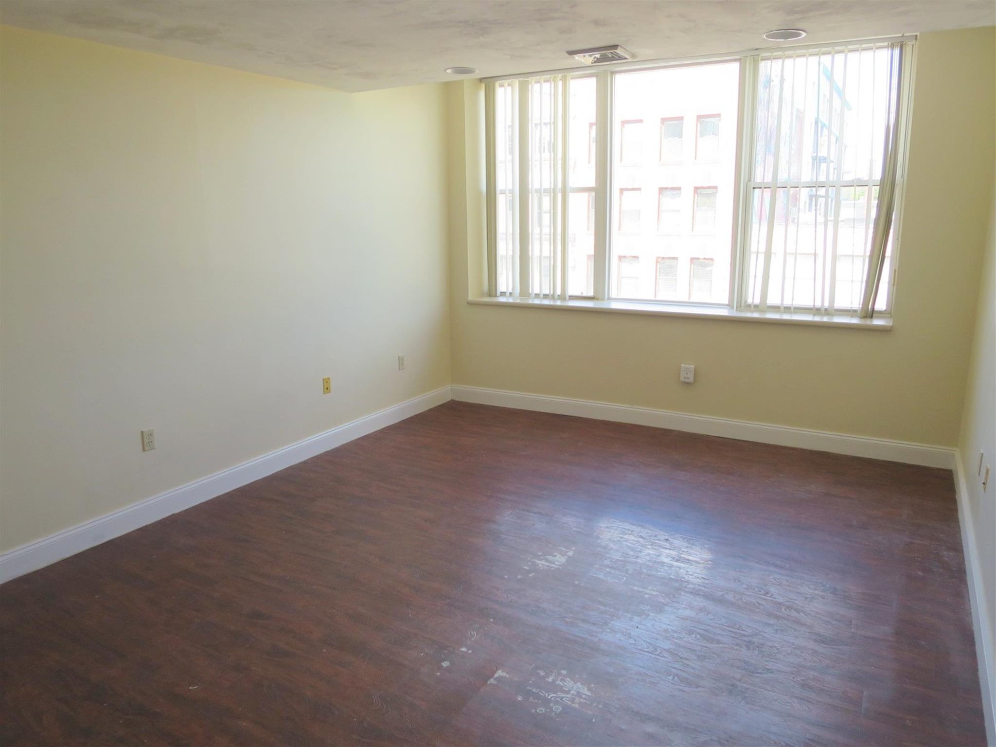 15 Pearl St N, Central Square