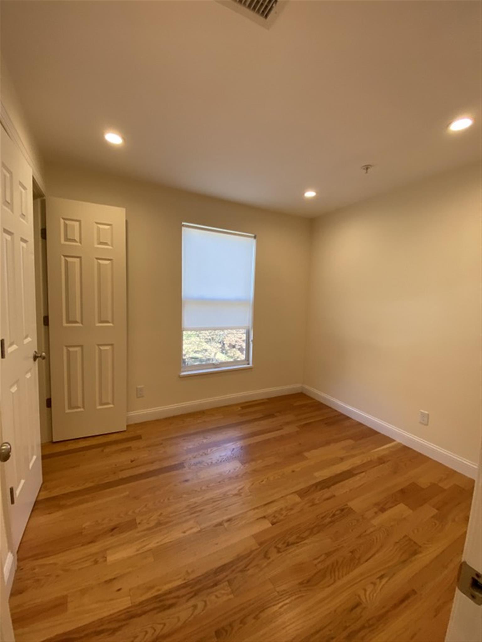 379 Harvard St, Harvard Square