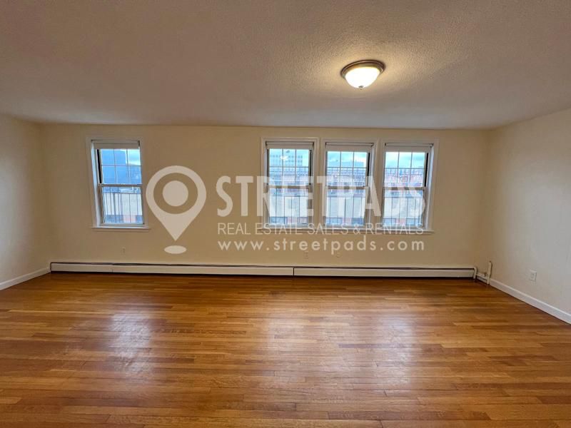 180 North Beacon St, Brighton