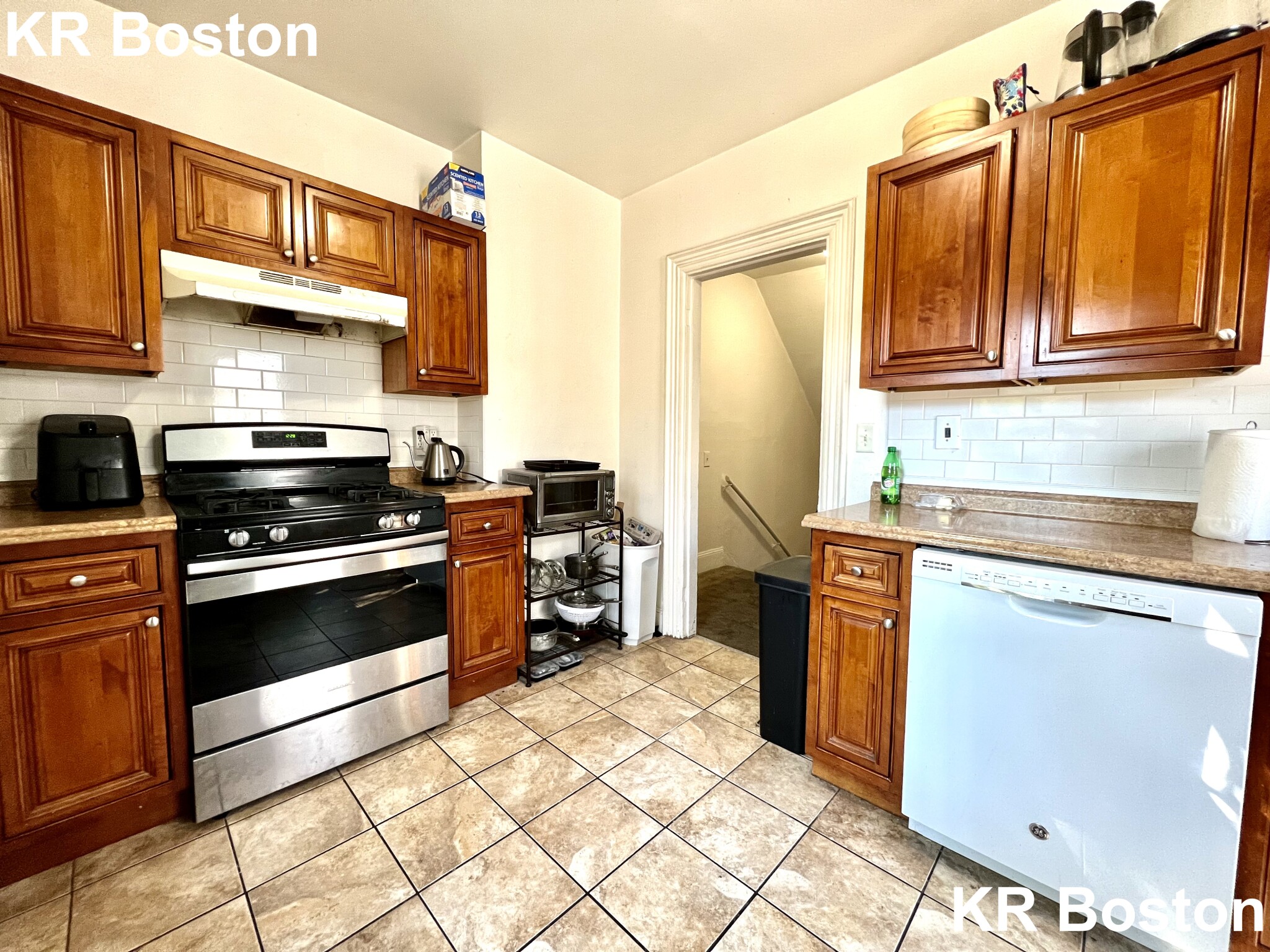 27 Pratt St, Allston