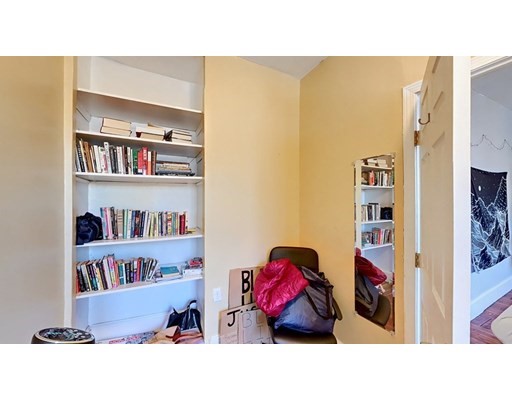 17 Chilcott Pl, Jamaica Plain