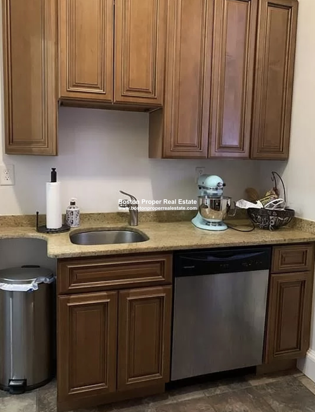 27 1/2 Massachusetts Ave, Back Bay