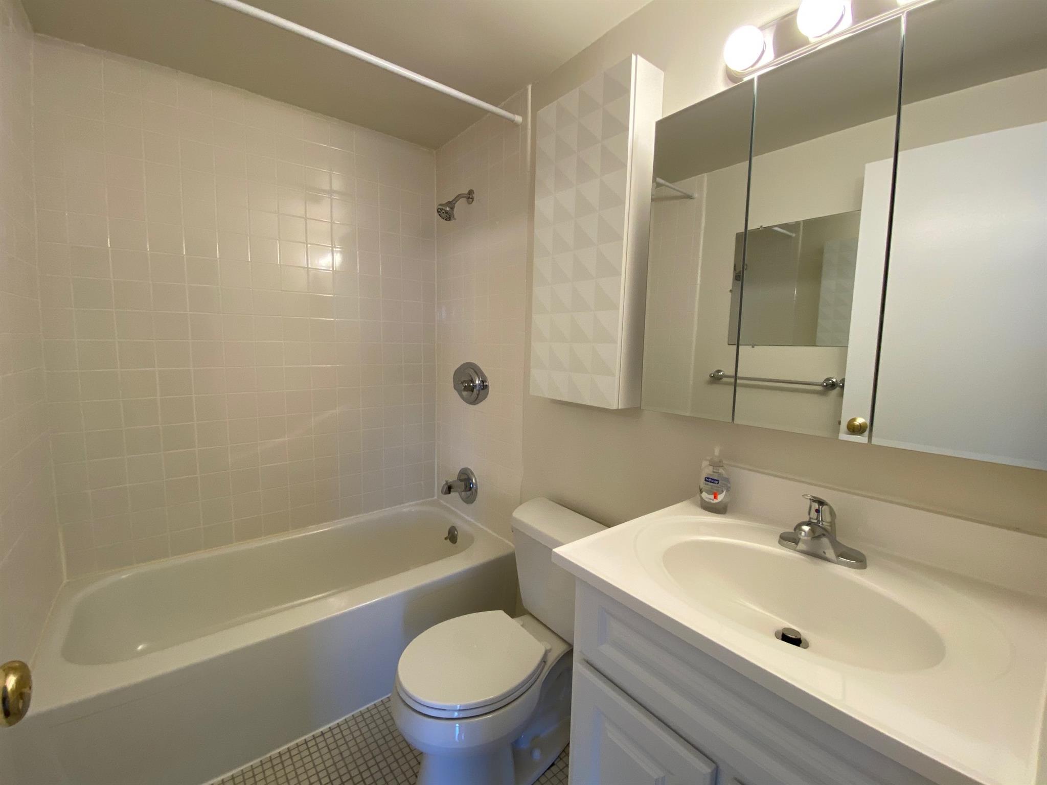 1105 Massachusetts Ave, Harvard Square