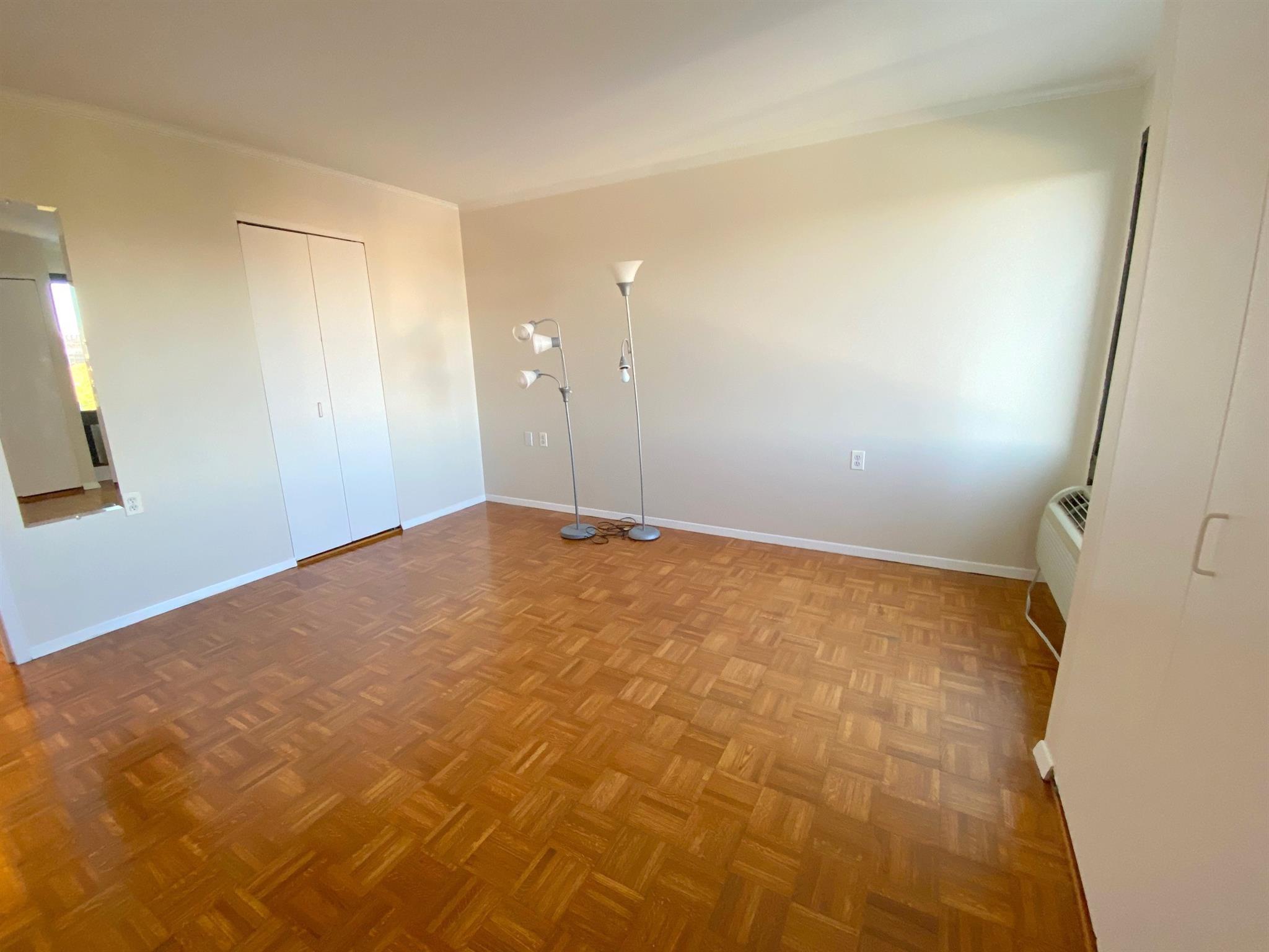 1105 Massachusetts Ave, Harvard Square