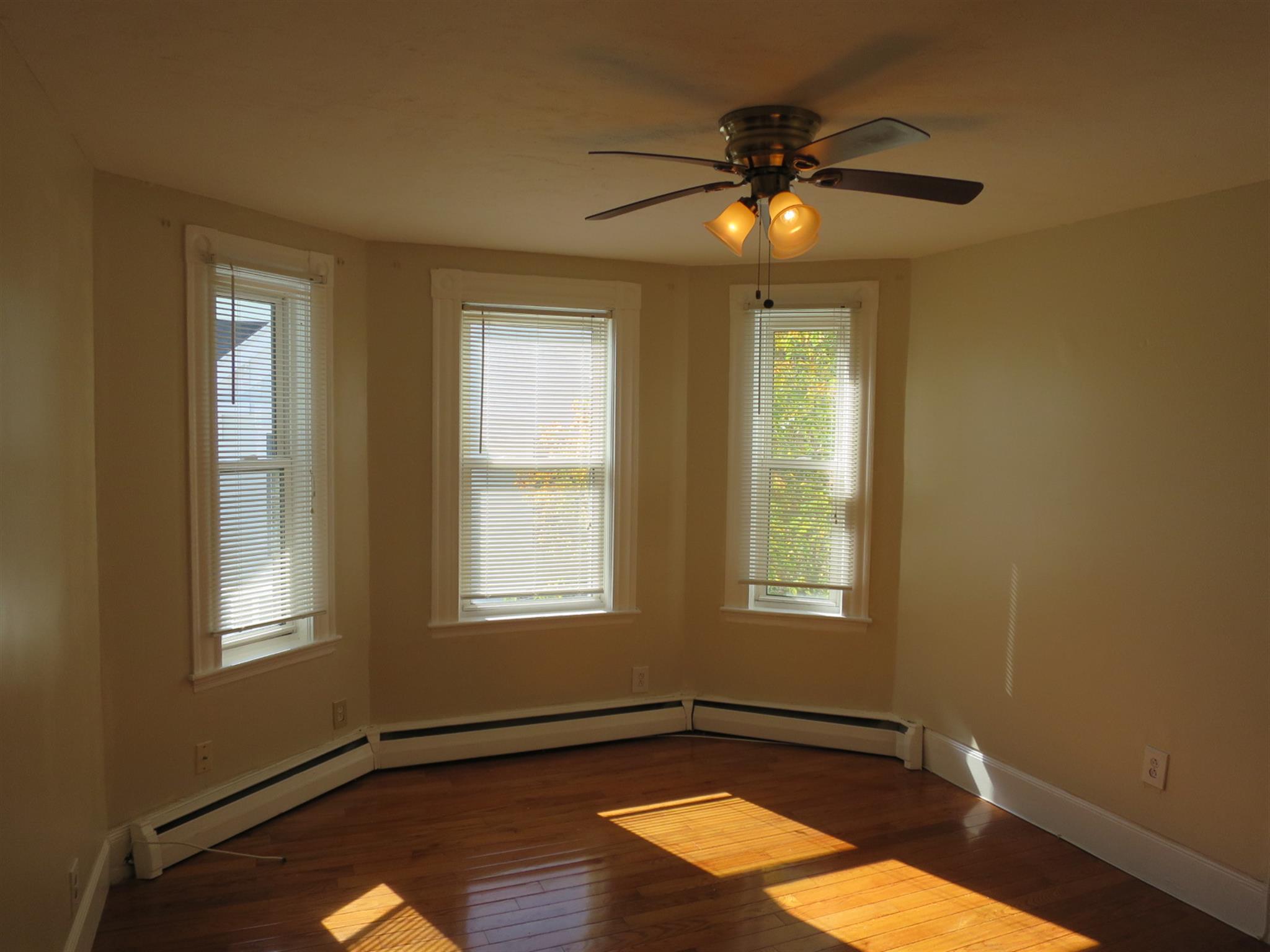 9 Lowell Ter, Magoun Square