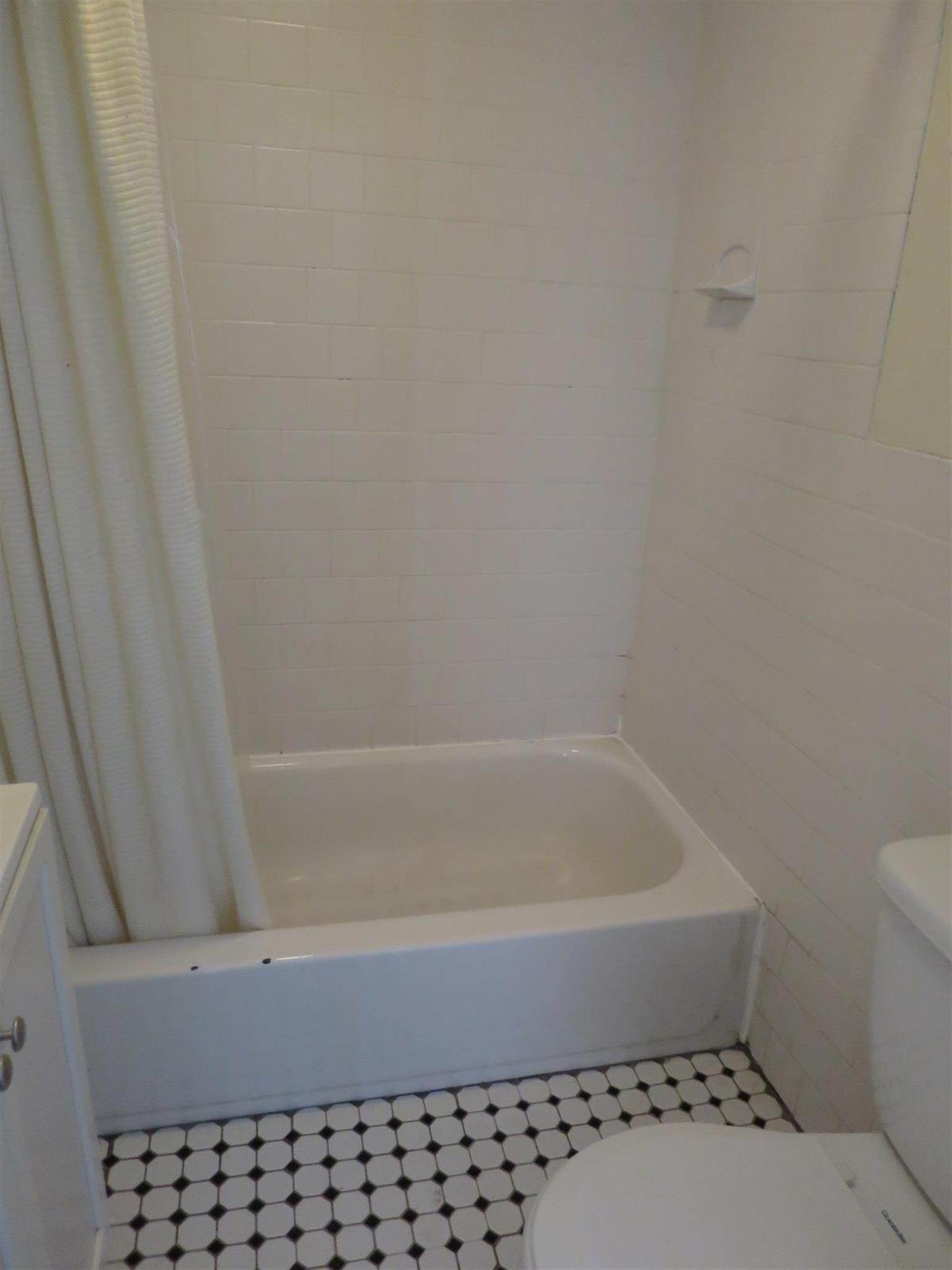 9 Lowell Ter, Magoun Square