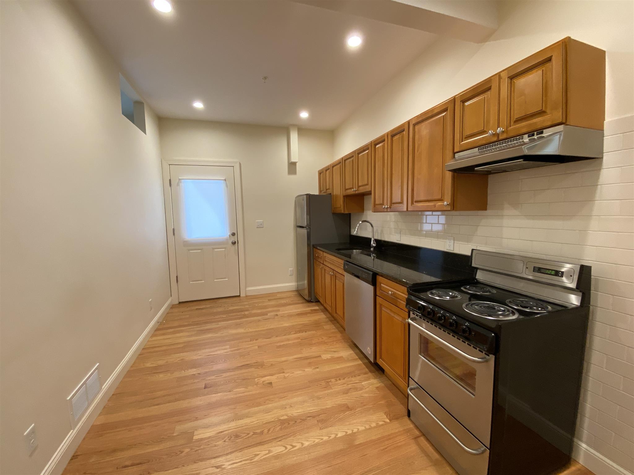 379 Harvard St, Mid-Cambridge