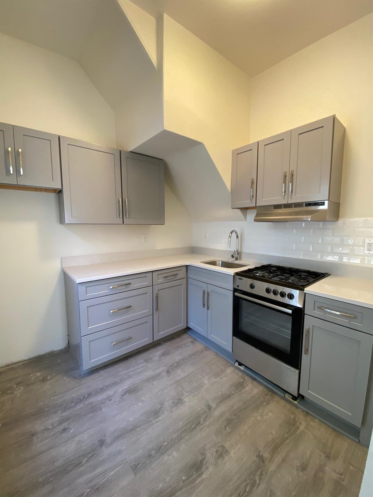 378 Harvard St, Harvard Square