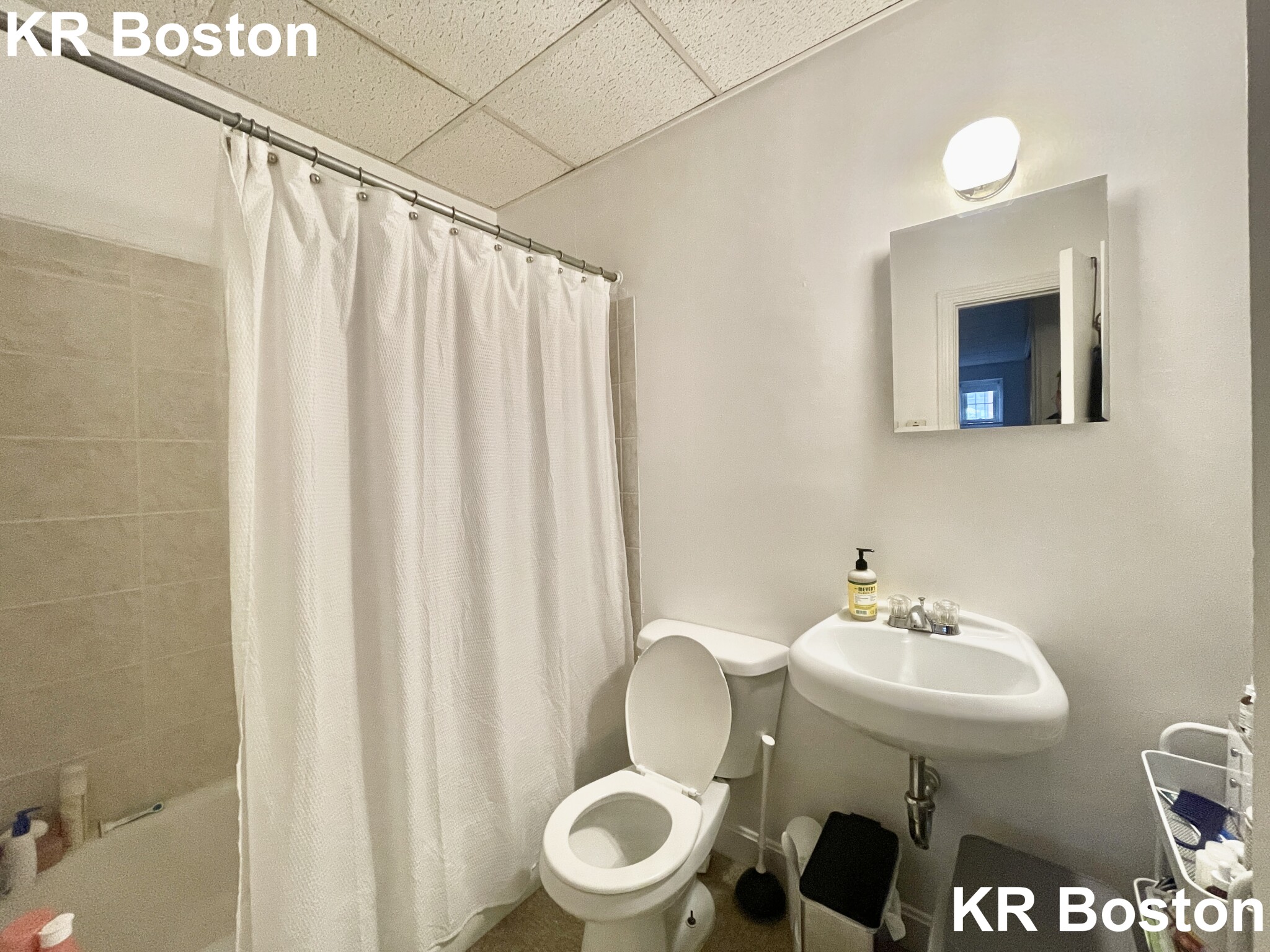 272 Newbury St, Back Bay