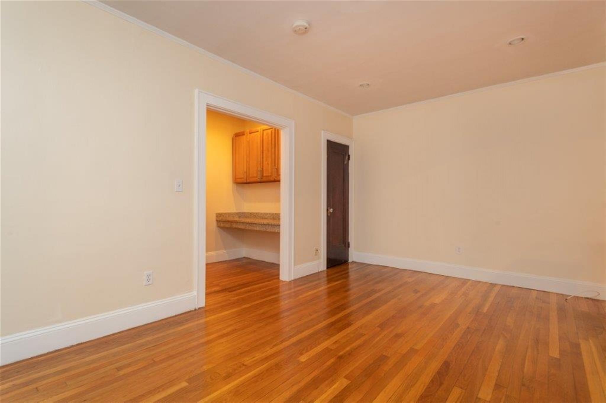 136 Highland Ave, Prospect Hill