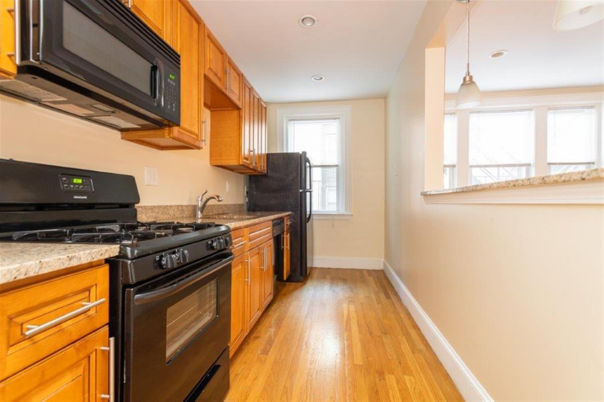 136 Highland Ave, Prospect Hill